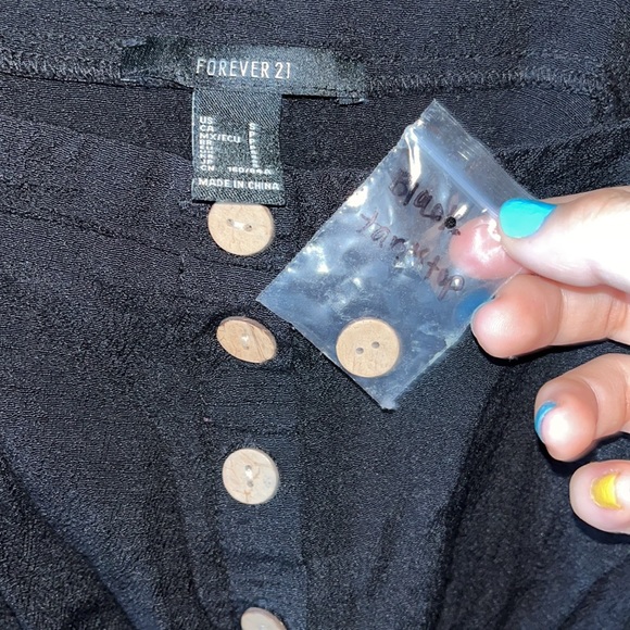 Black fitted crop top with Spagetti straps - Picture 4 of 4